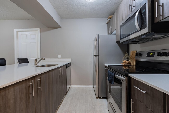 Building Photo - 8100 Geneva Ct Unit 238