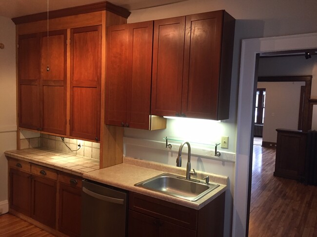 Beautiful kitchen blends vintage and modern craftsman cabinetry - 509 W 22nd St Apartments Unit 1