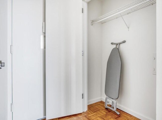 Photo - 1 bedroom in Queens NY 11109 Unit 433