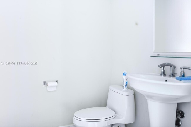 Photo - 1945 S Ocean Dr Unidad 610