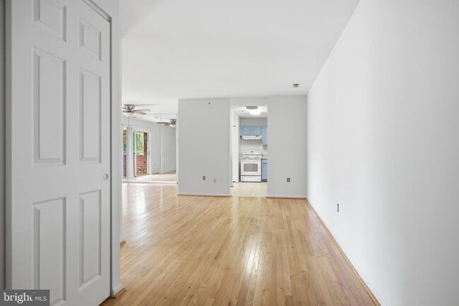 Building Photo - 3800 Meghan Dr Unit 3C