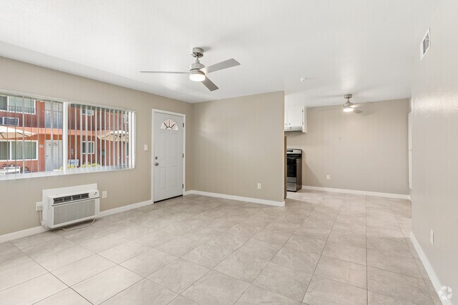 1BR, 1BA - 730SF - Living Room