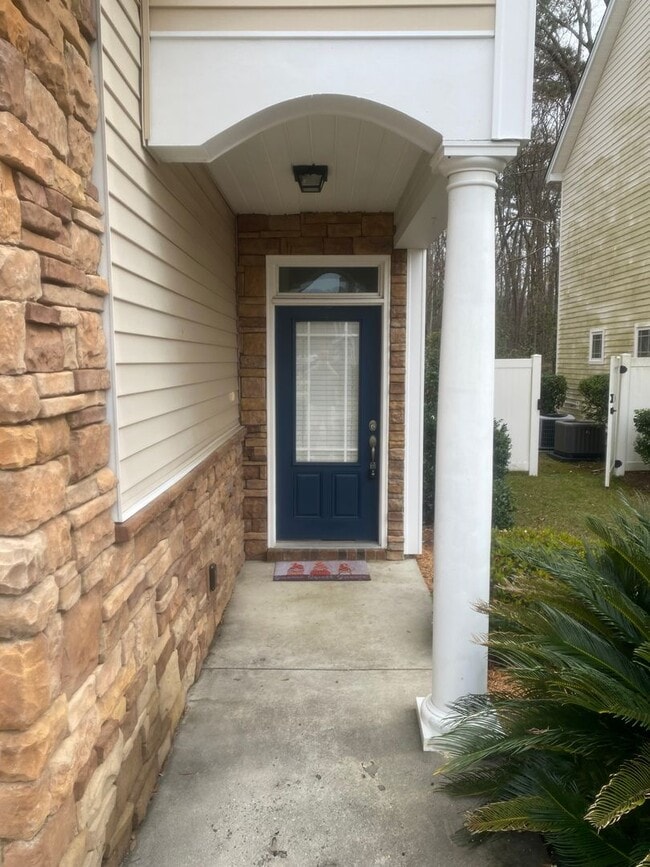 Photo - In the Heart of The Hill