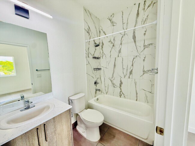 Photo - 1295 W 69th St