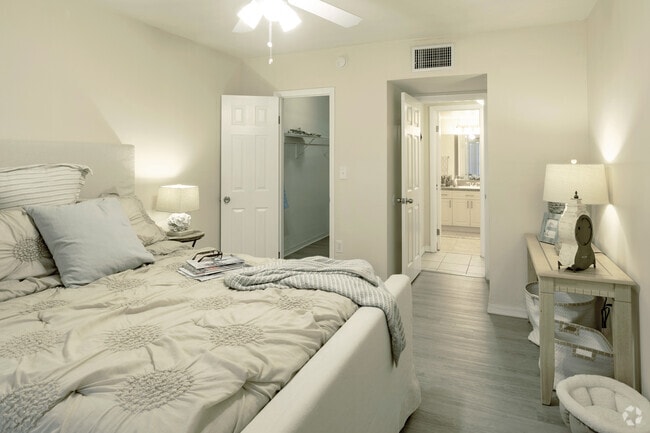 1BR,1BA - 830SF