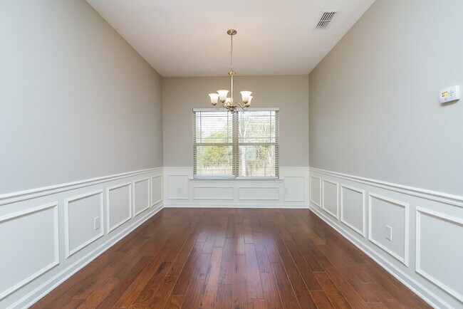 Photo - 6465 Paddington Way