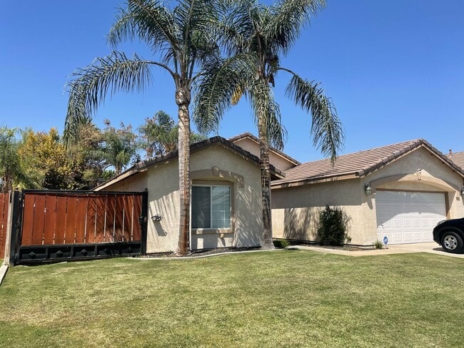 Building Photo - The Seasons Pool Home – 3 Bedroom, 2 Bathr...