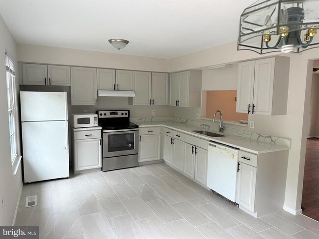 Photo - 7822 Brookview Ct