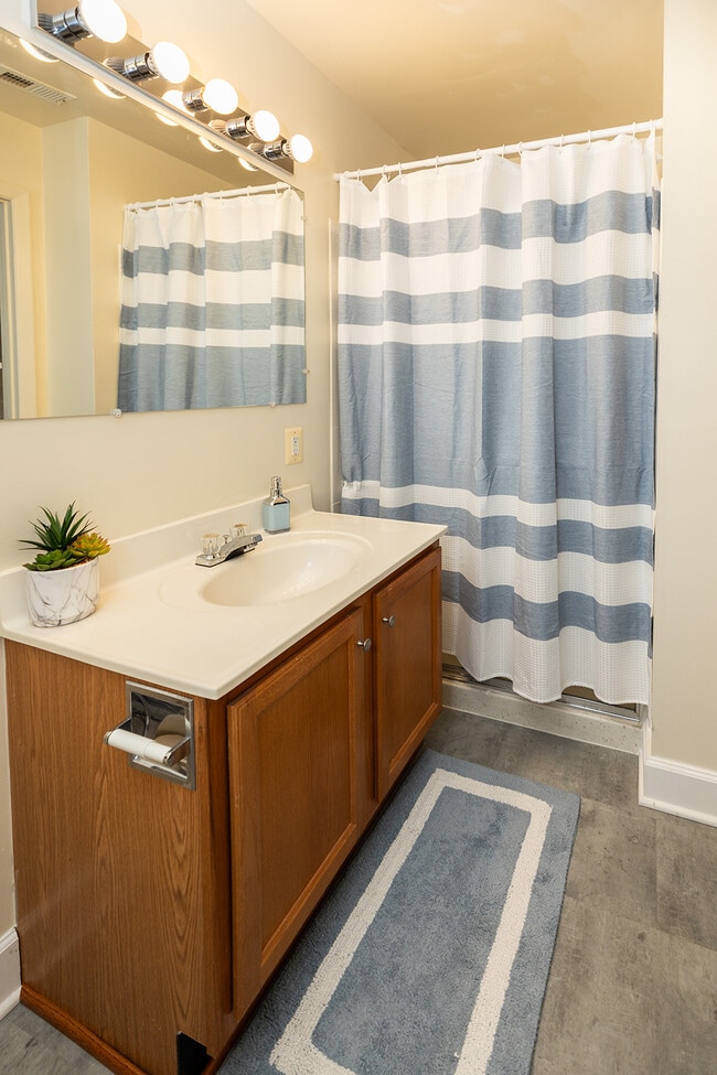 Woodridge Apartments