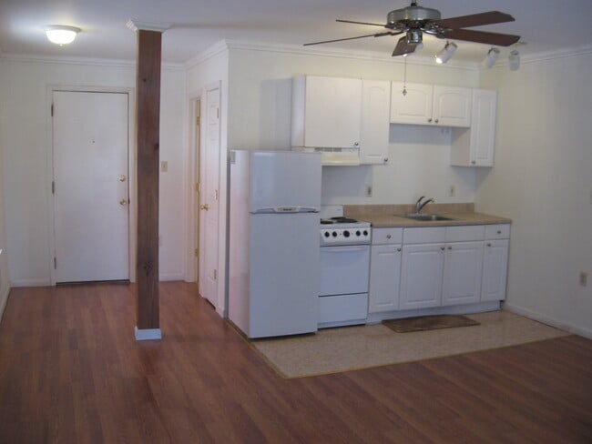 Building Photo - 21 N Madison St Unit 1F