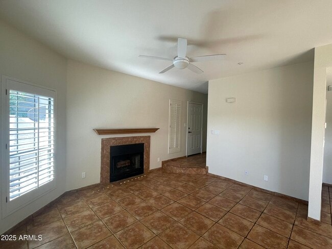Building Photo - 1124 E Rose Ln Rental