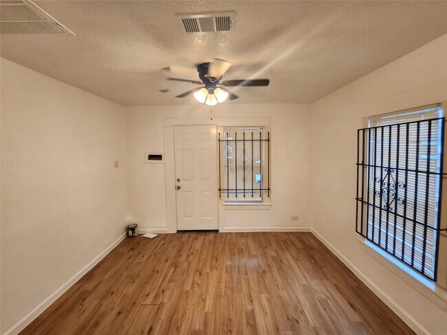 Photo - 3206 Anita St