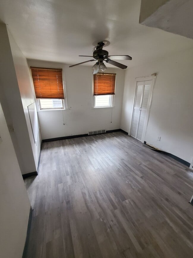 Building Photo - 3515 W 50th St Unit 3515 West 50th Up Rental