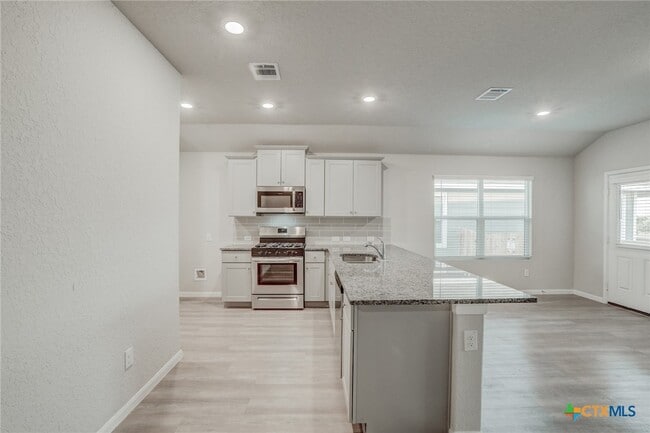 Photo - 1945 Redstart Casa