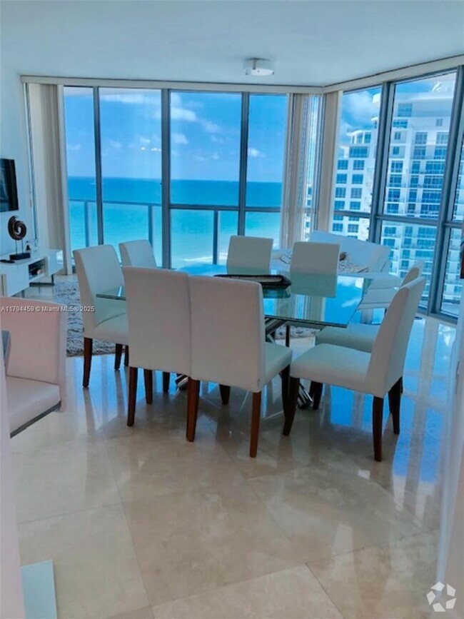 Building Photo - 3101 S Ocean Dr Unit 2406 Rental