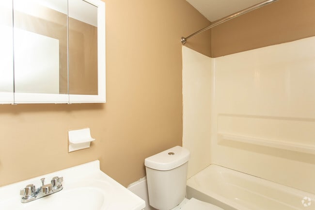 1BR, 1BA - 600 SF - Capital Pointe - Woodview