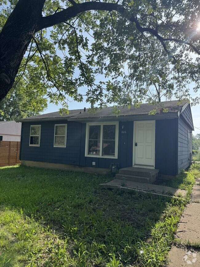 Building Photo - 826 SE Eastgate Dr Rental