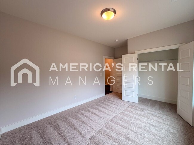 Photo - 125 Townmoor Ln