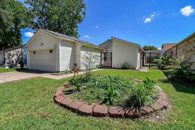 Building Photo - 11366 Oakcenter Dr Rental