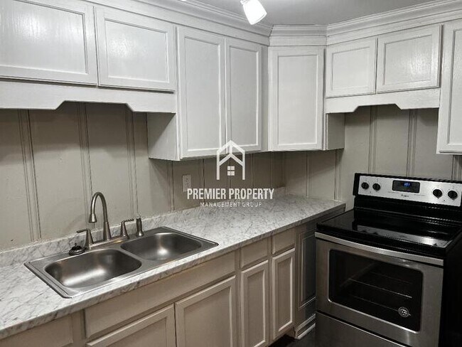 Photo - 1411 Highland Ave SE #B - HALF OFF FIRST M...