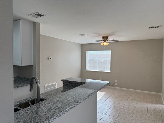 Photo - 13902 Buckingham Dr Unit B