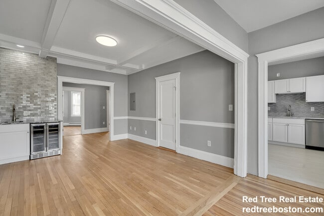 Building Photo - 142 Sutherland Rd Unit 2 Rental