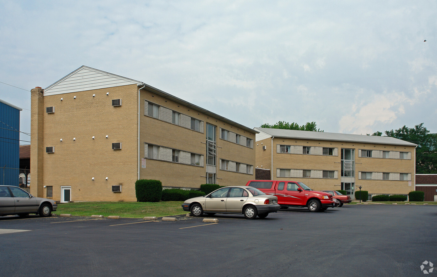 Royal Glen Apartments - Royal Glen Apartments