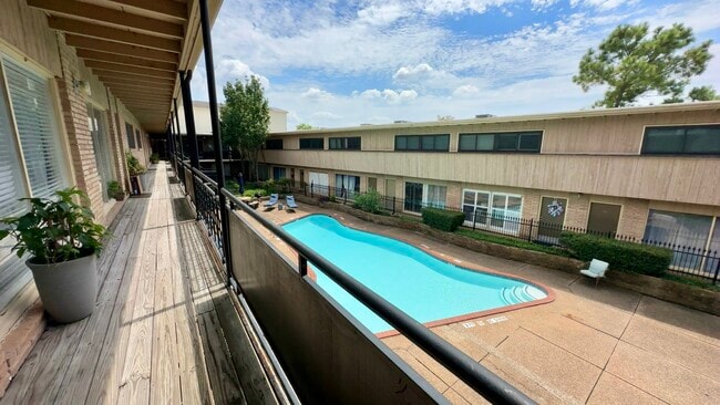 Building Photo - 3809 N Braeswood Blvd Unit 24 Rental