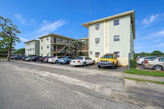 Building Photo - 14140 NW 24th Ct Unit 104