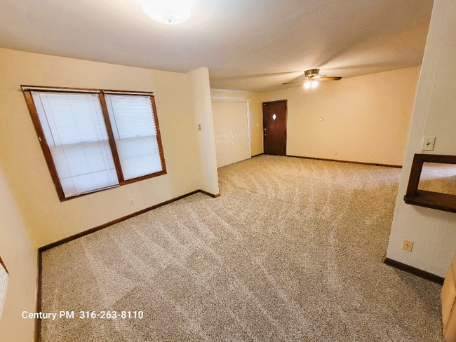 Photo - 457 N Fern St