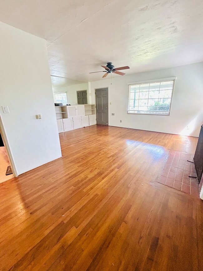 Photo - 427 Palomar Ave
