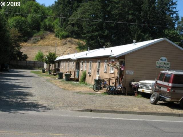 Building Photo - 555 N. River Rd.