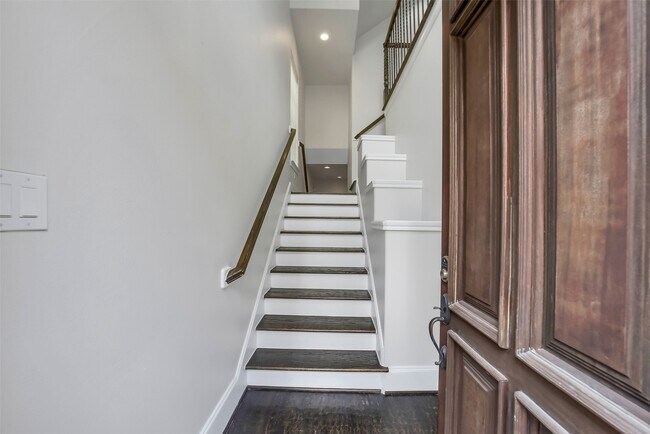 Photo - 1335 Studer St