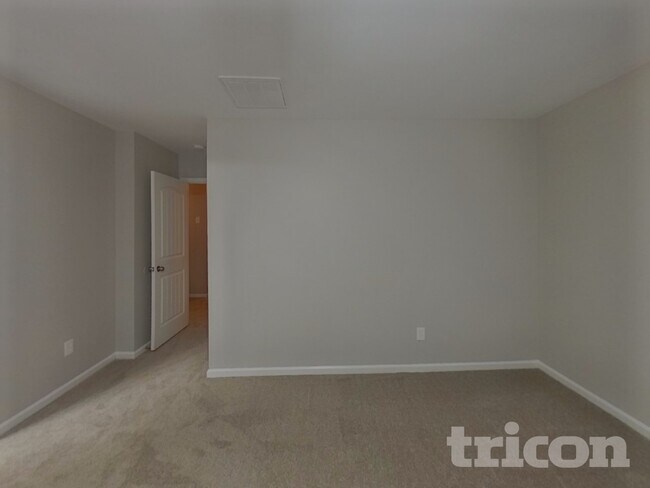 Photo - 253 Aershire Ct