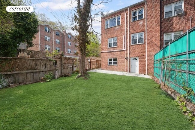 Photo - 224 W 252nd St