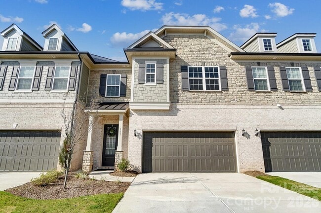 Photo - 131 Heathbrook Ln
