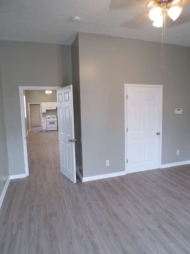 Photo - 2 bedroom, 1 bathroom house in Russell neighborhood