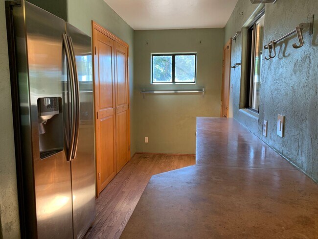 Photo - Splendid 4 Bedroom, 1.5 Bath Home Near Kirtland AFB! Available Now!