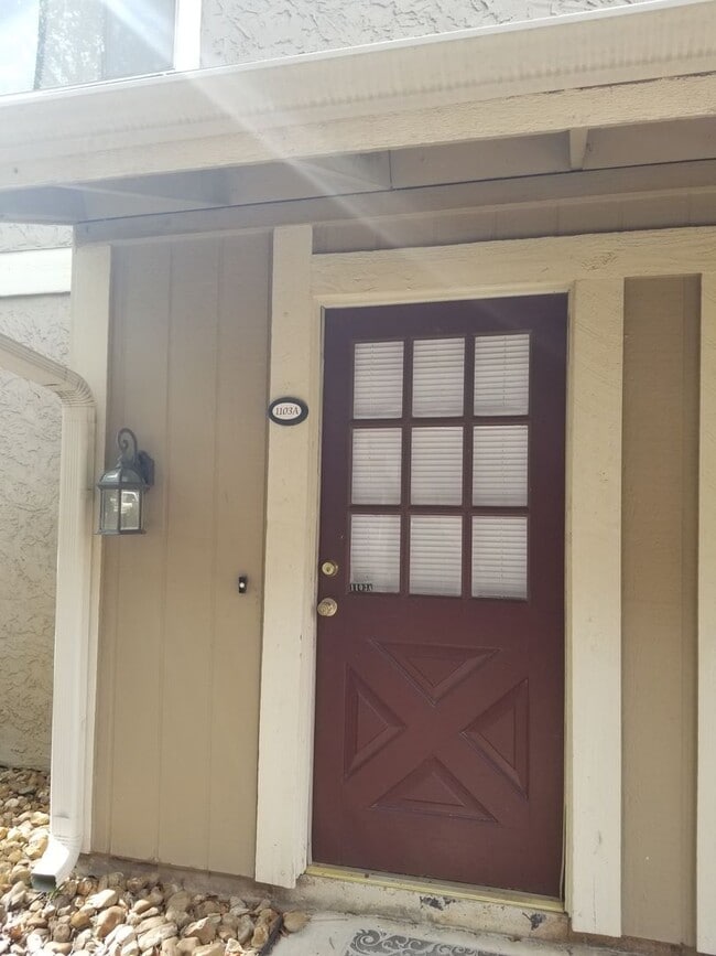 Building Photo - College Station -- 2/1.5 Townhome-Style Fourplex on TAMU Shuttle Route!