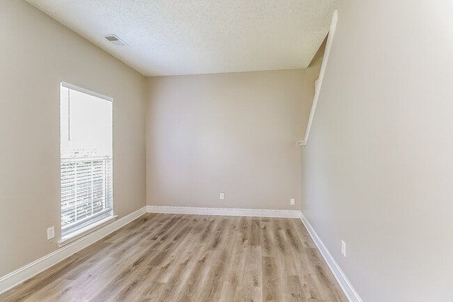 Photo - 1712 Silverberry Ct