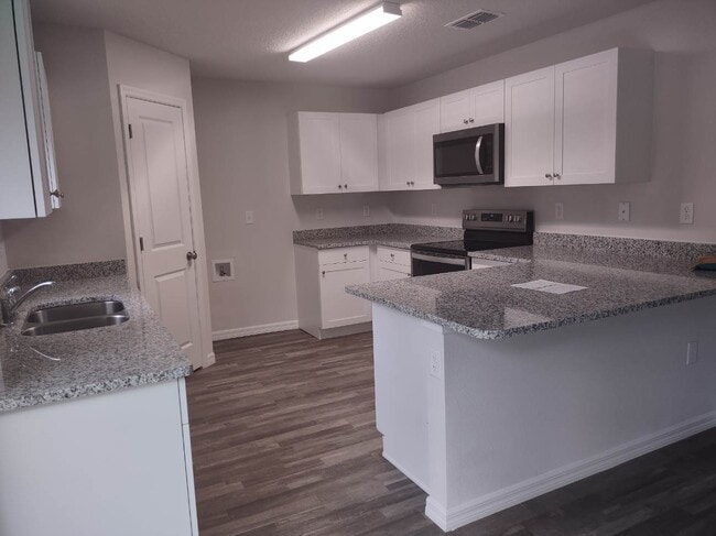 Building Photo - 6248 N Chestnut Terrace