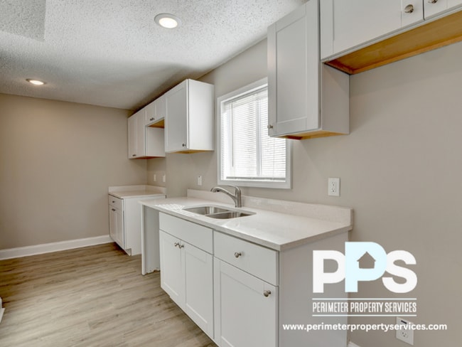 390 W Lake Ave NW