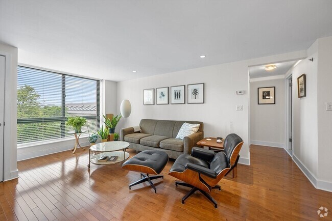 Building Photo - 42 8th St Unit 1525 Rental