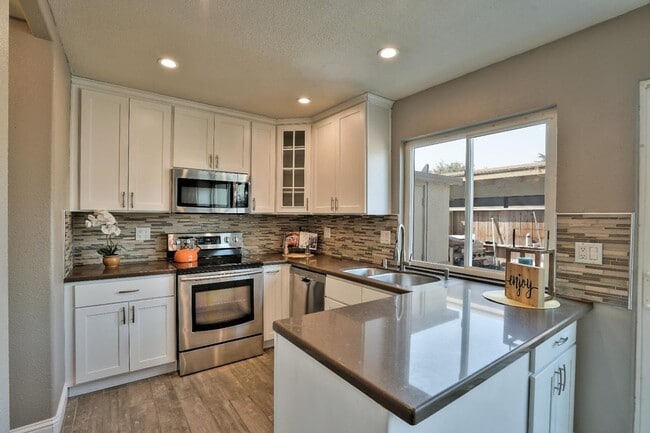 Building Photo - 34626 Greenstone Common