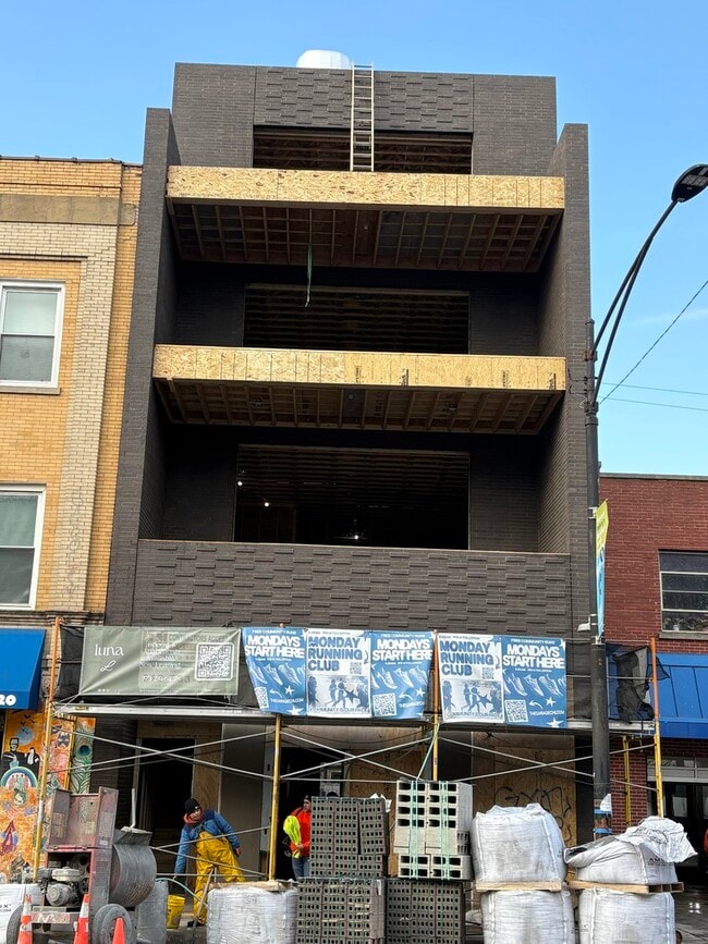 Building Photo - 1118 W Fullerton Ave