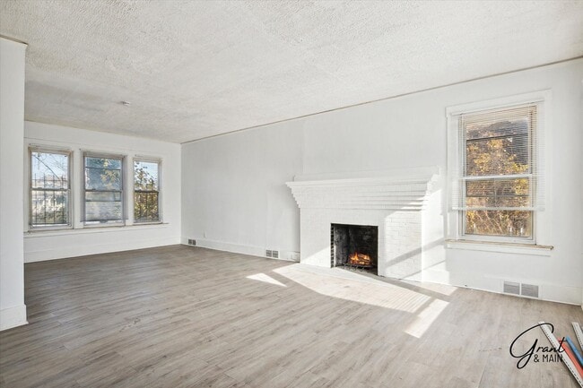 Photo - 4 Bedroom newly renovated $1500