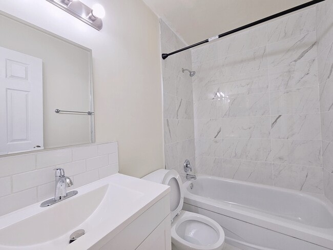 Photo - 140 Royal Terrace NW