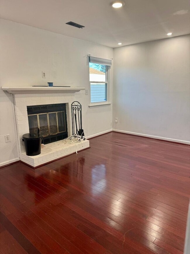 Photo - Nice 4 Bedroom 2.5 Bath home.