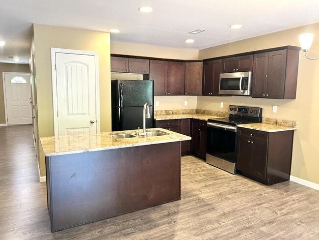 Building Photo - 120 Dogwood Ln