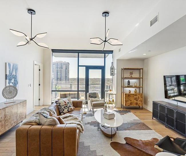 Building Photo - 70 Rainey St Unit 225.42